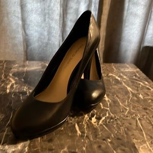 Franco Sarto size 7 1/2  3 1/2 inch heel on half inch platform rounded point toe
